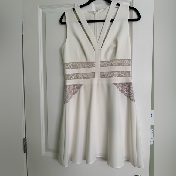 BCBGMAXAZRIA KARLEIGH White Dress Size 10
NWT - Picture 1 of 12